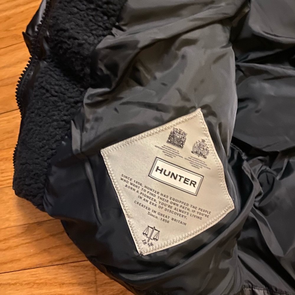 Hunter Black Puffer Jacket - Picture 5 of 9